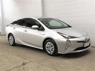 2016 Toyota Prius - Thumbnail