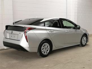 2016 Toyota Prius - Thumbnail