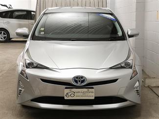 2016 Toyota Prius - Thumbnail