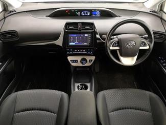 2016 Toyota Prius - Thumbnail