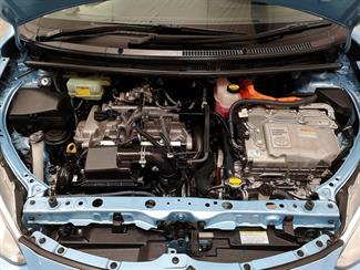 2015 Toyota Aqua - Thumbnail