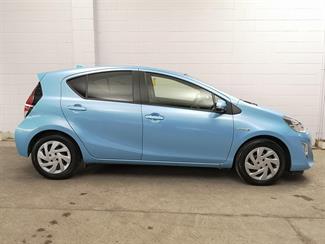 2015 Toyota Aqua - Thumbnail