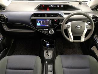 2015 Toyota Aqua - Thumbnail