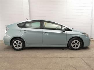 2012 Toyota Prius - Thumbnail