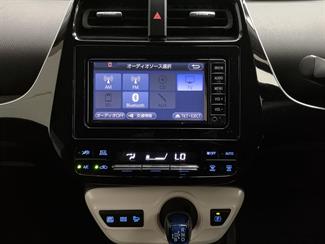 2017 Toyota Prius - Thumbnail
