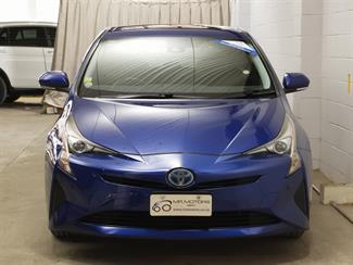 2017 Toyota Prius - Thumbnail