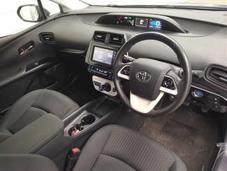 2017 Toyota Prius - Thumbnail