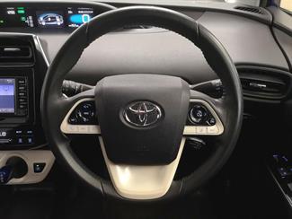 2017 Toyota Prius - Thumbnail