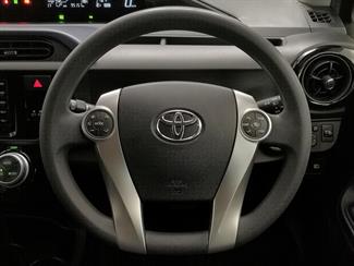 2016 Toyota Aqua - Thumbnail
