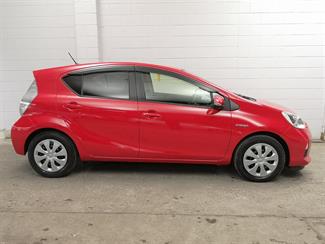 2013 Toyota Aqua - Thumbnail