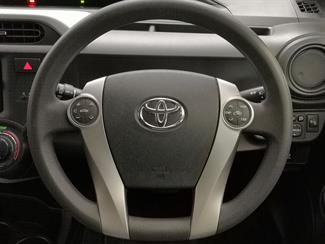2013 Toyota Aqua - Thumbnail