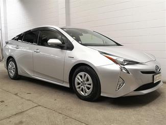 2017 Toyota Prius - Thumbnail