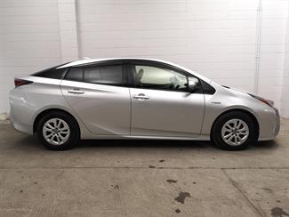 2017 Toyota Prius - Thumbnail
