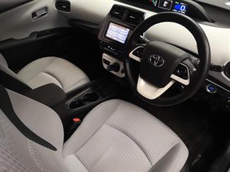 2017 Toyota Prius - Thumbnail