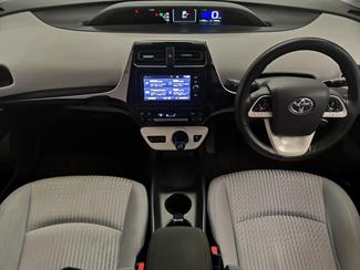2017 Toyota Prius - Thumbnail