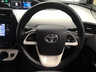 2017 Toyota Prius - Thumbnail