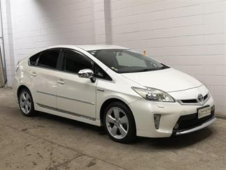 2015 Toyota Prius - Thumbnail