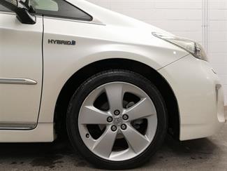 2015 Toyota Prius - Thumbnail