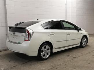 2015 Toyota Prius - Thumbnail