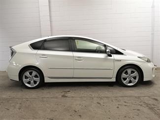 2015 Toyota Prius - Thumbnail
