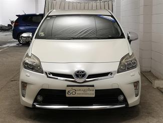 2015 Toyota Prius - Thumbnail