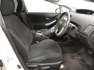 2015 Toyota Prius - Thumbnail