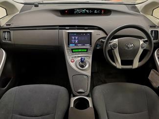 2015 Toyota Prius - Thumbnail
