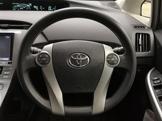 2015 Toyota Prius - Thumbnail