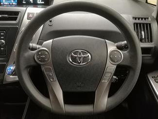 2018 Toyota Prius - Thumbnail