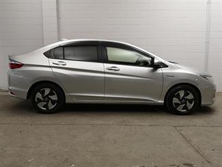 2017 Honda Grace - Thumbnail