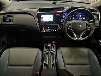 2017 Honda Grace - Thumbnail