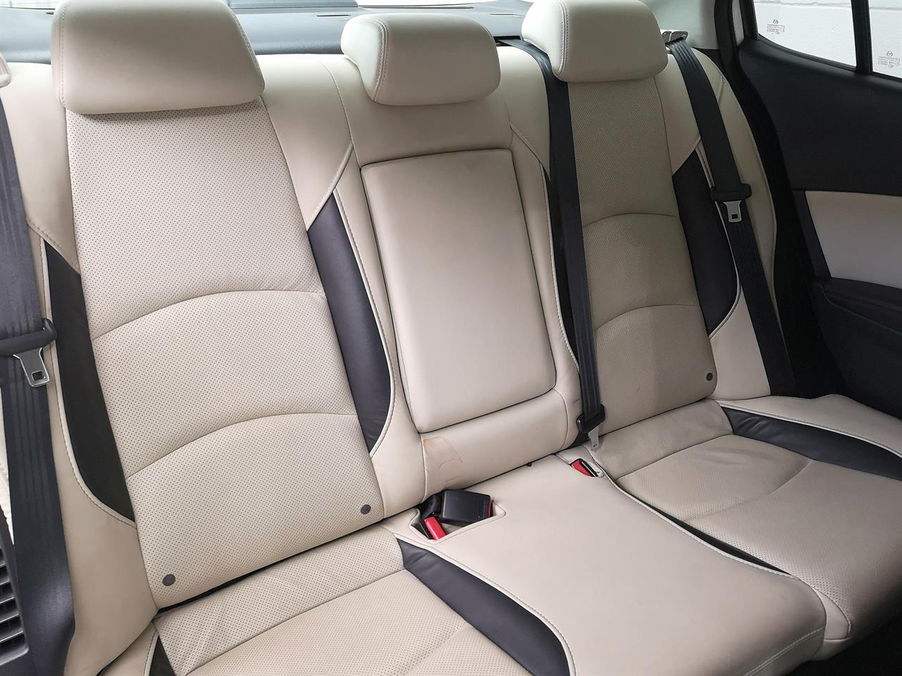 2014 Mazda Axela