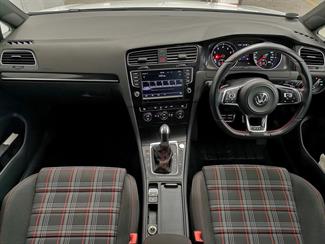 2017 Volkswagen Golf GTI - Thumbnail