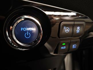 2017 Toyota Prius - Thumbnail