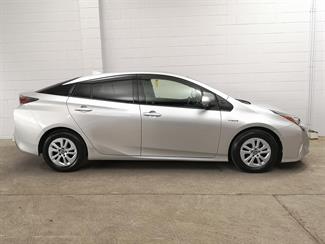 2017 Toyota Prius - Thumbnail