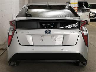 2017 Toyota Prius - Thumbnail