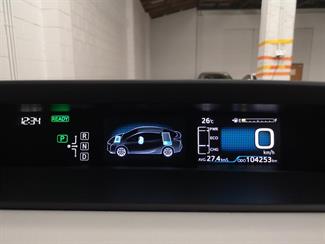 2016 Toyota Prius - Thumbnail