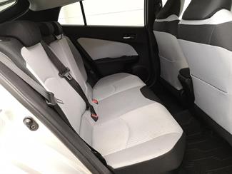 2016 Toyota Prius - Thumbnail