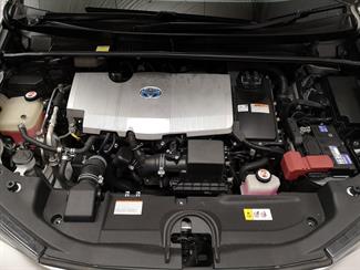 2016 Toyota Prius - Thumbnail