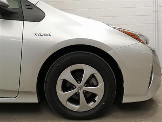 2016 Toyota Prius - Thumbnail