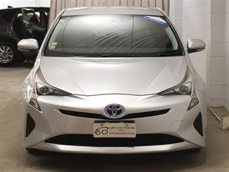 2016 Toyota Prius - Thumbnail