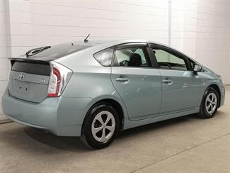 2012 Toyota Prius - Thumbnail