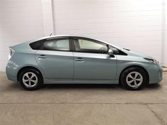 2012 Toyota Prius - Thumbnail
