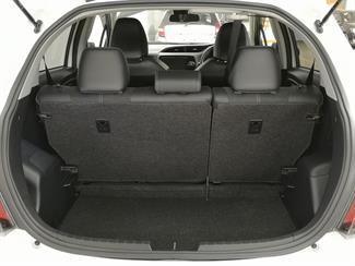 2018 Toyota Vitz - Thumbnail