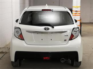 2018 Toyota Vitz - Thumbnail