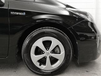 2015 Toyota Prius - Thumbnail