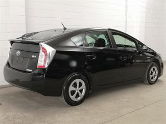 2015 Toyota Prius - Thumbnail