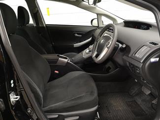 2015 Toyota Prius - Thumbnail