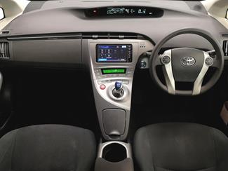 2015 Toyota Prius - Thumbnail