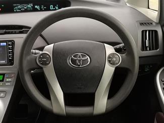 2015 Toyota Prius - Thumbnail